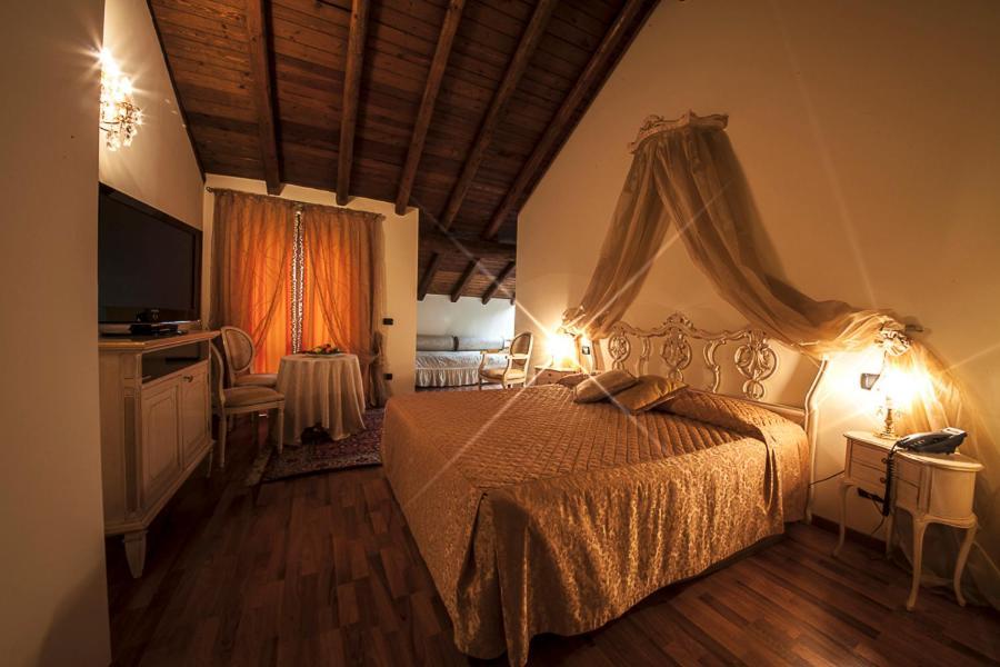 Hotel Villa Giulia Valmadrera Esterno foto