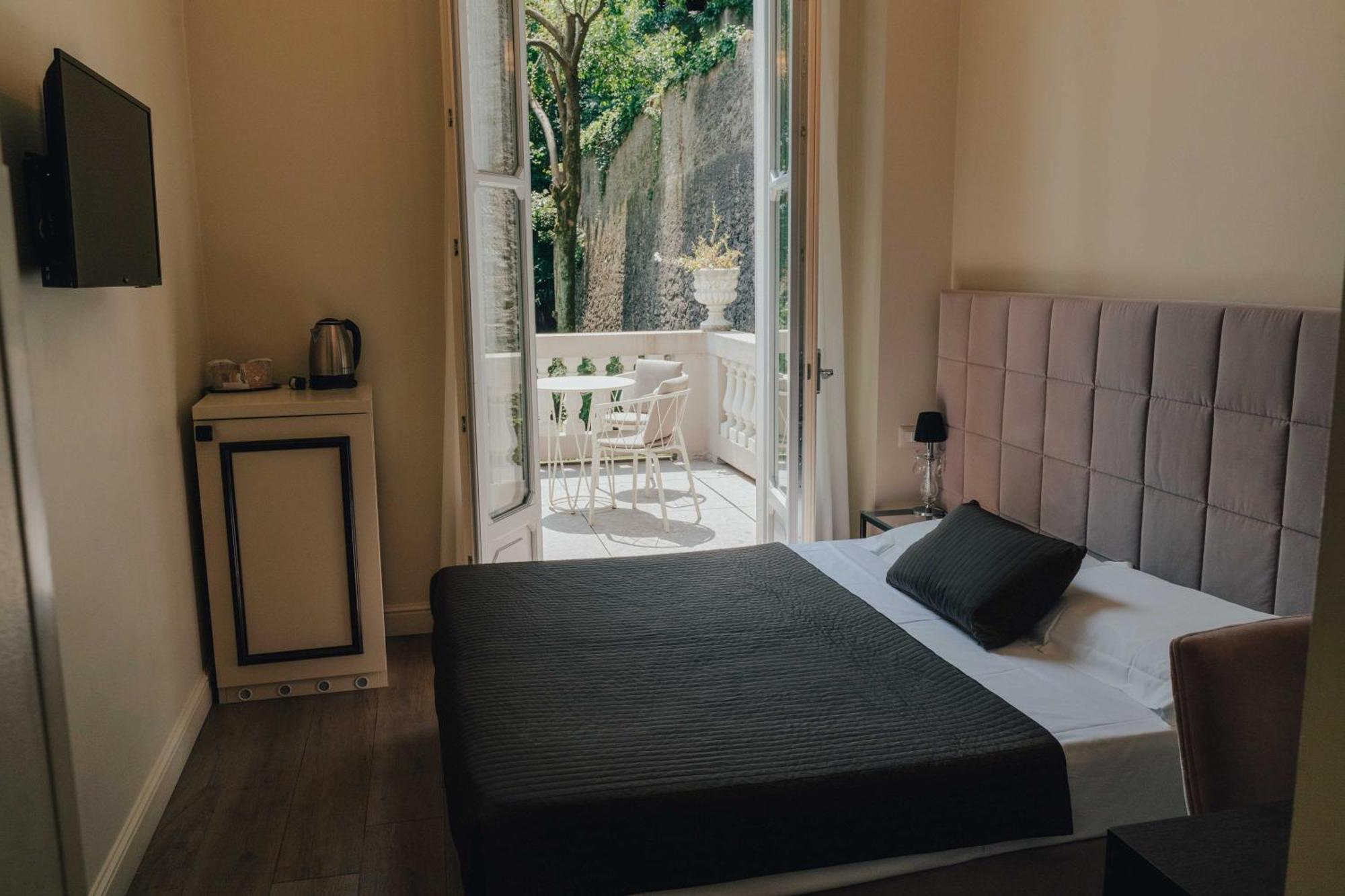 Hotel Villa Giulia Valmadrera Esterno foto